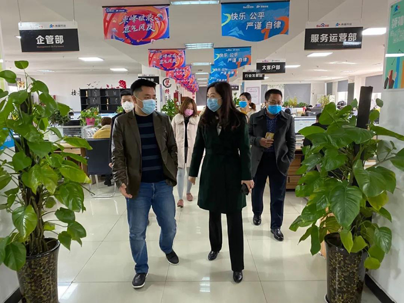 今日市工商聯黨組織成員 秘書長 梁淑錚同志一行對洛陽青峰進行復工情況指導！